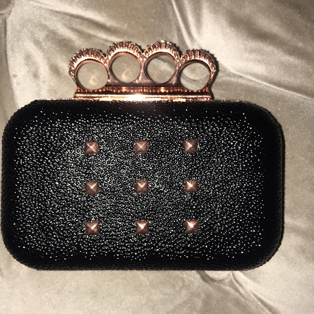 Brass knuckle clutch
